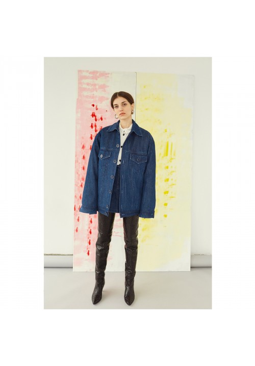 Blue denim oversized jacket with internal padding for extra warmth and confort Blue denim oversized jacket with internal padding for extra warmth and confort