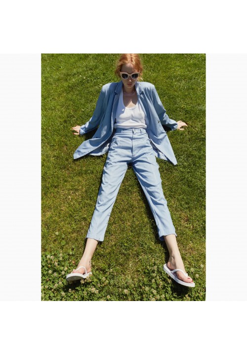 The fitted denim pant in blue The fitted denim pant in blue