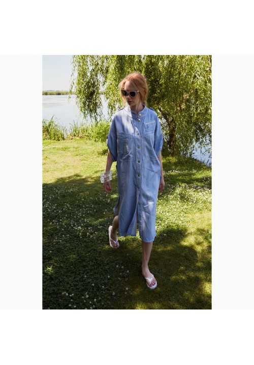 The 3/4 dress in blue denim The 3/4 dress in blue denim