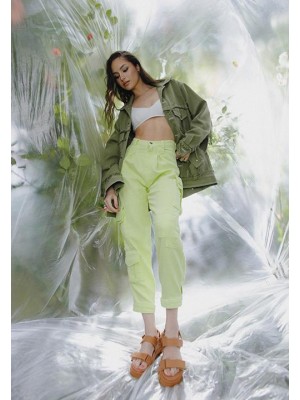 The denim pant with pockets dyed in neon green
